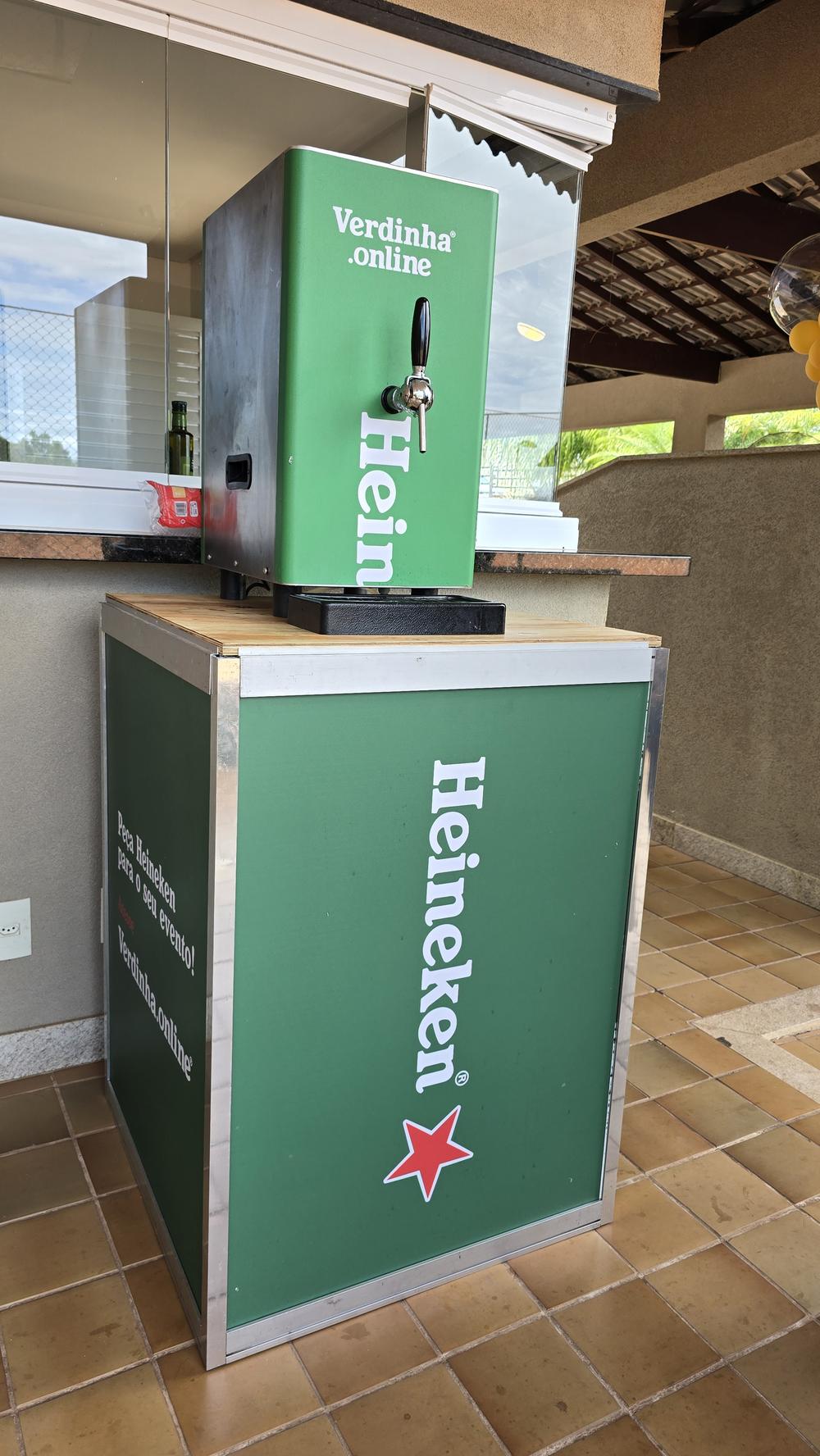 Chopeiras duplas Verdinha com bancada em evento
